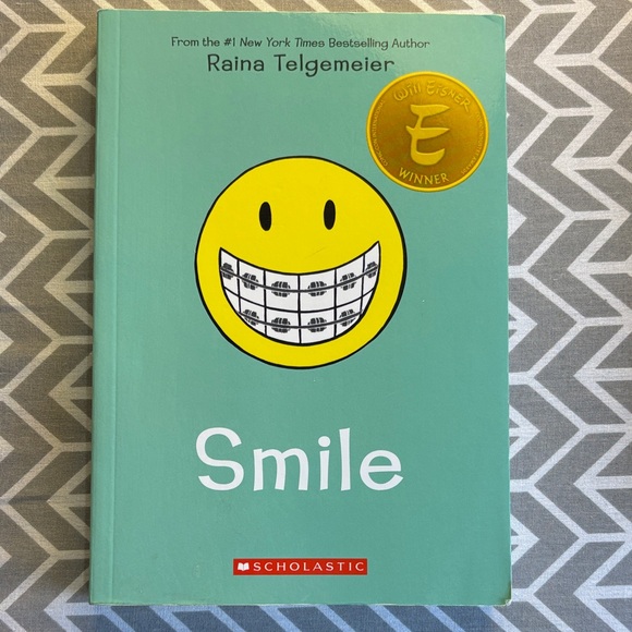 Scholastic Other - Smile: Scholastic Graphic Novel by Rania Telgemeier